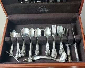 85 pc set of Gorham Sterling Silver Flatware - "Chantilly" Pattern
8 pc Place Setting