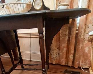 Antique Drop Leaf Shapely Butterfly Dining / Breakfast Table