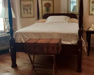 Stately Queen Mahogany Rice Bed by Lexington Furniture 