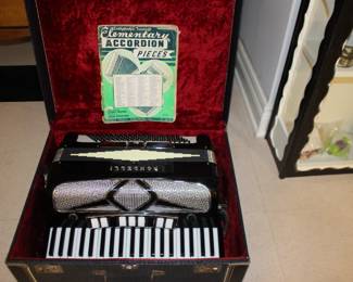 Rondelli Accordian with Case