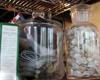 Storage Jars, Shell Ribbons