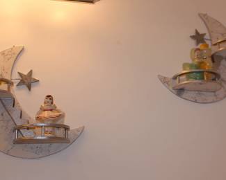 Half Moon Shelves, Figurines