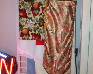 Limnens, Table Runners