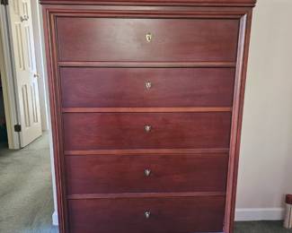 Matching 5 drawer mahogany chest of drawers (Matches bed, dresser and nightstands.)