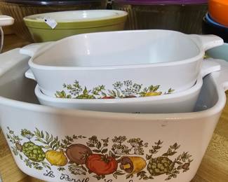 Vintage Pyrex - various sizes