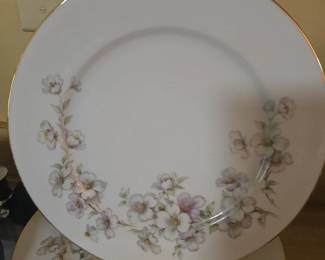Set of 4 dinner plates "Bavaria Dogwood' pattern