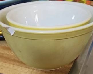 Pair of vintage Pyrex bowls in green and gold