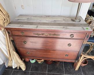 1 Patio Dresser