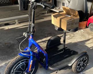 Ecotrikes With new batteries in box. Model MP ET6