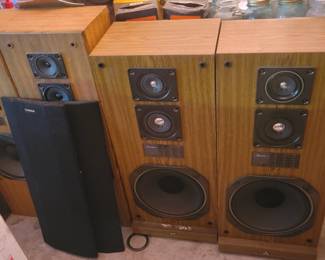 Floor speakers 