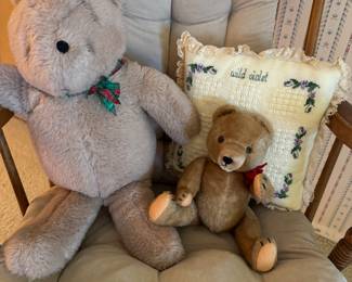 Close up of Mohair jointed Bear