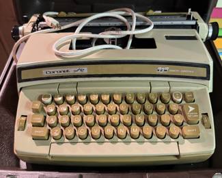 Coronet Super 12 Typewriter