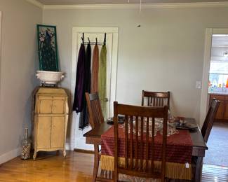 Craftsman/Mission Style Table with Four Chairs