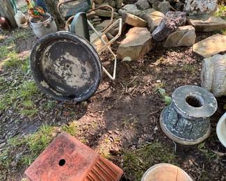 Water fountain, pots