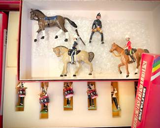 Vintage and antique British soldiers, most in original boxes