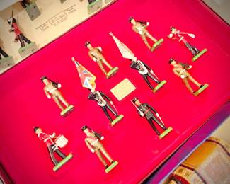 Vintage and antique British soldiers, most in original boxes