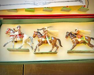 Vintage and antique British soldiers, most in original boxes