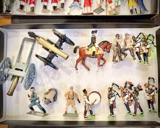 Vintage and antique British soldiers, most in original boxes