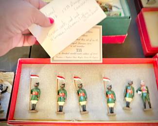 Vintage and antique British soldiers, most in original boxes