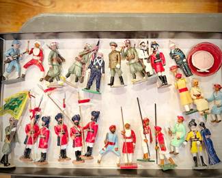 Vintage and antique British soldiers, most in original boxes