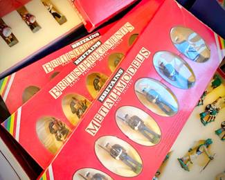 Vintage and antique British soldiers, most in original boxes