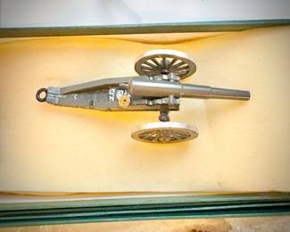 Vintage and antique British soldiers, most in original boxes