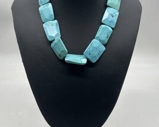 Beaded turquoise necklace
16in