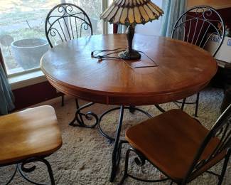 TABLE WITH 4 CHAIRS