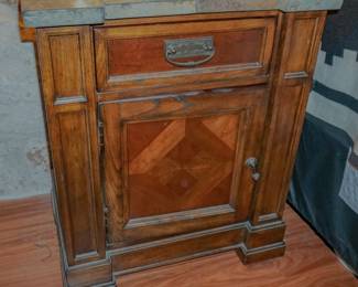 Oak queen-size bed, dresser, and nightstands