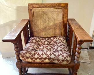 Vintage Barley twist oak chair, good condition