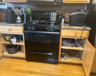 Various kitchenware, ice maker, mixer