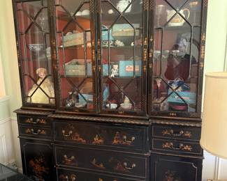 Chinoiserie hutch 