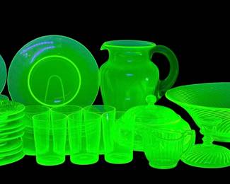 (33pc) Uranium Glassware Set Including Large Bowl