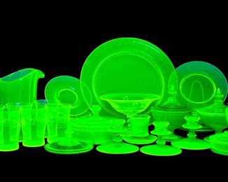 (32pc) Vaseline Glassware Plus Candy Dishes