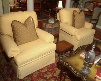 PR. "LIKE NEW" CLUB CHAIRS