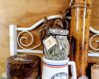 Advertising, jewelry casks, old leather box 