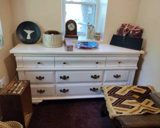 Classic solid wood chest of drawers