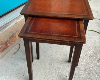 Petite nesting tables