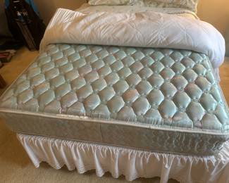 Full size mattress and box spring 