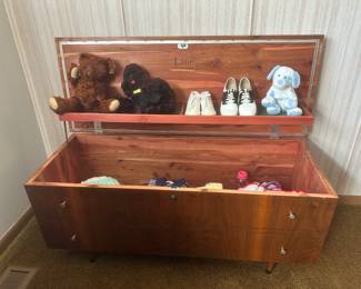 Lane cedar chest