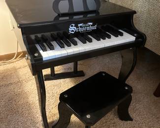 Schoenhut baby grand piano 