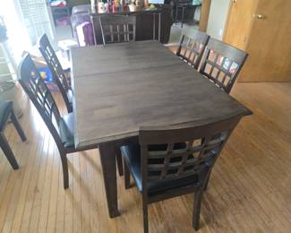 Dining room table and chairs/6 chairs
