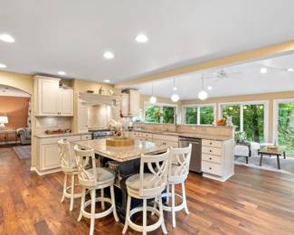 14Breakfast Nook