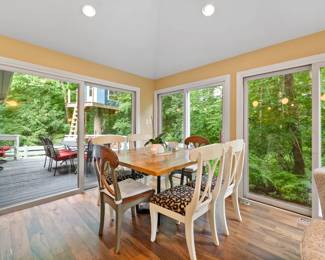 13Breakfast Nook