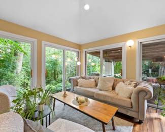 12Breakfast Nook