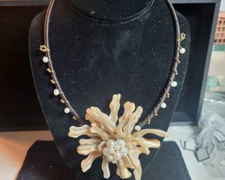 ARTSY NECKLACE