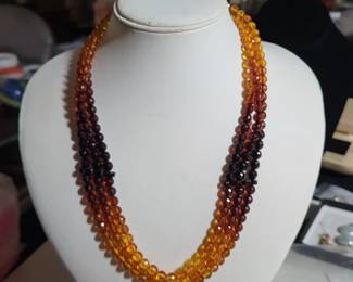 AMBER NECKLACE