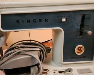 SINGER SEWING MACHINE