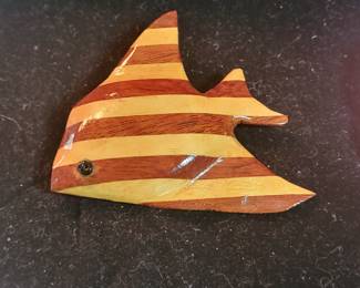 VINTAGE WOOD BROOCH