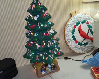 VINTAGE CERAMIC CHRISTMAS TREE